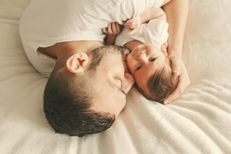 jugar con el bebé Cómo jugar con el bebé menor de 12 meses para estimular su desarrollo