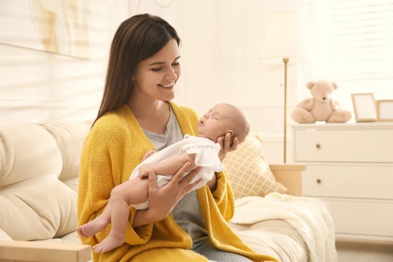 bebé se despierta llorando ¿Por qué mi bebé se despierta llorando por la noche?