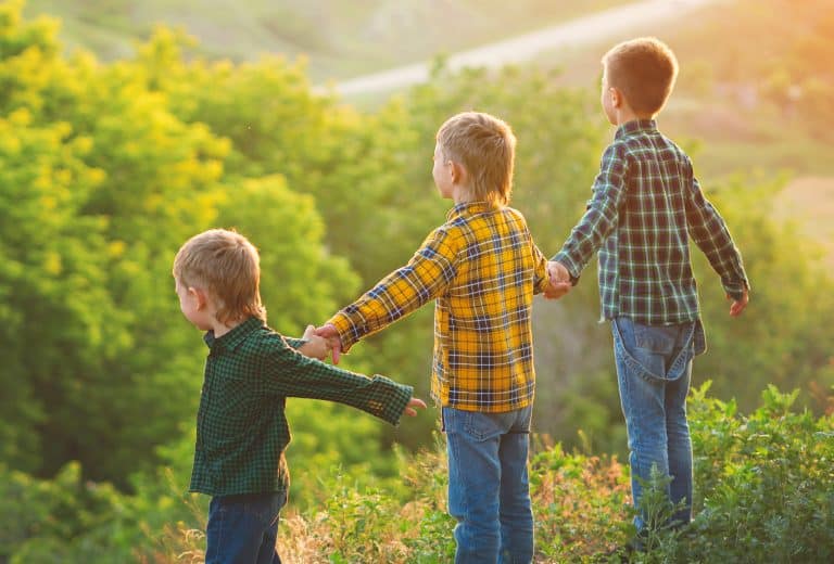 El difícil papel de los hijos medianos en la familia