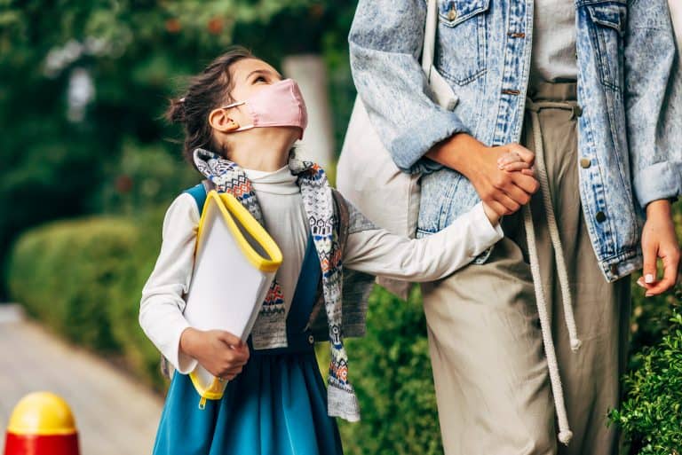 Seis beneficios de ir andando al colegio
