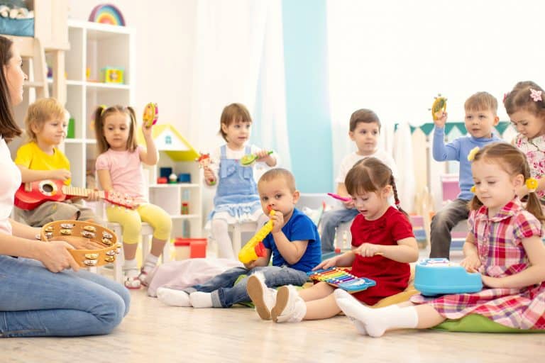 Beneficios de la música y cómo introducirla en bebés y niños