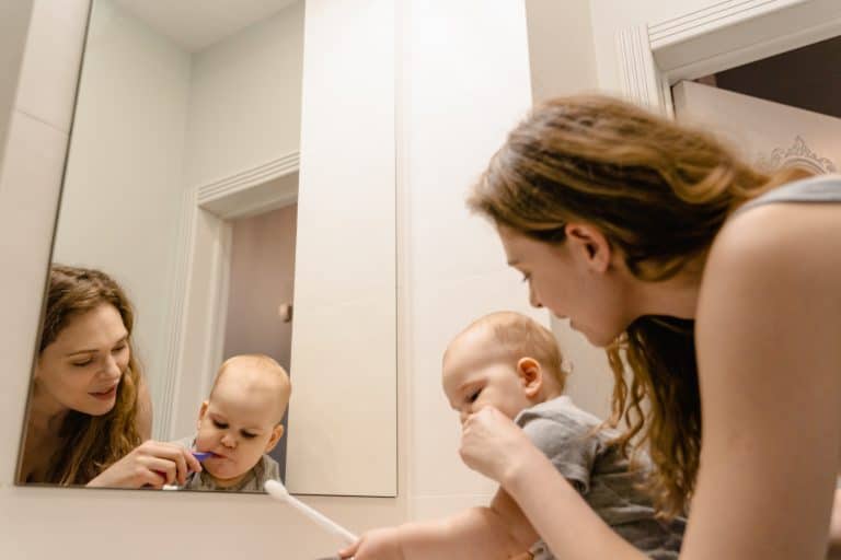 ¿Qué son los dientes de tiburón en niños? 