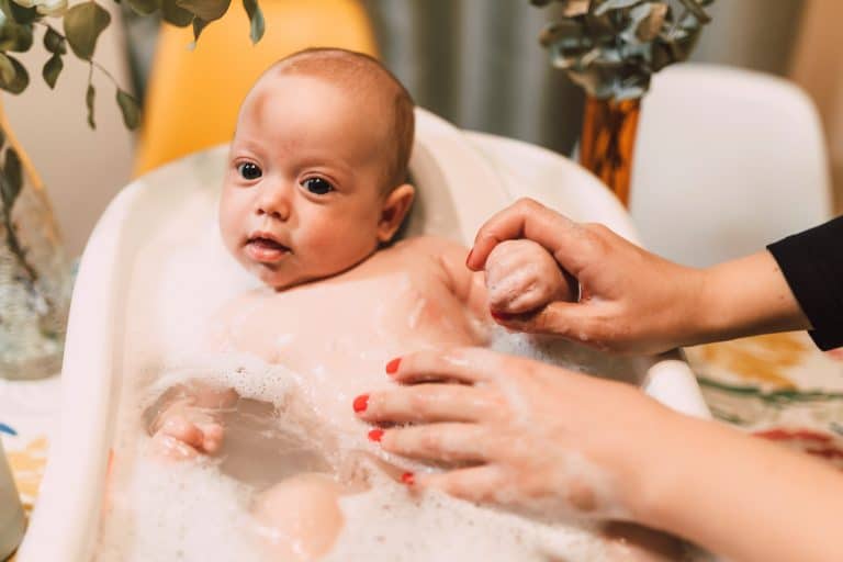 Seis consejos para cuidar el pelo de tu bebé