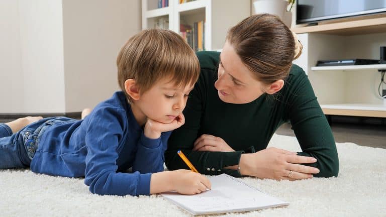 hijo de mi pareja no me acepta El hijo de mi pareja no me acepta, ¿qué puedo hacer?