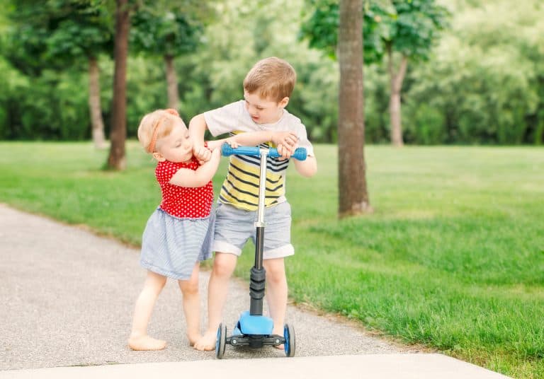 Peleas entre hermanos Peleas entre hermanos: ¿Cuándo y cómo intervenimos?
