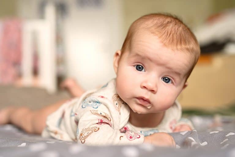 bebé babea Mi bebé babea mucho: ¿Es normal?