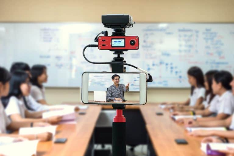 La moda del #TeachToker: Profesores que exponen a sus alumnos