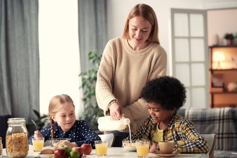 Acogimiento familiar, en qué consiste y qué beneficios tiene para los niños