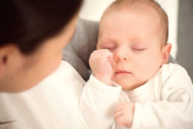 dormir a un bebé ¿Cómo hacer dormir a un bebé si llora mucho?