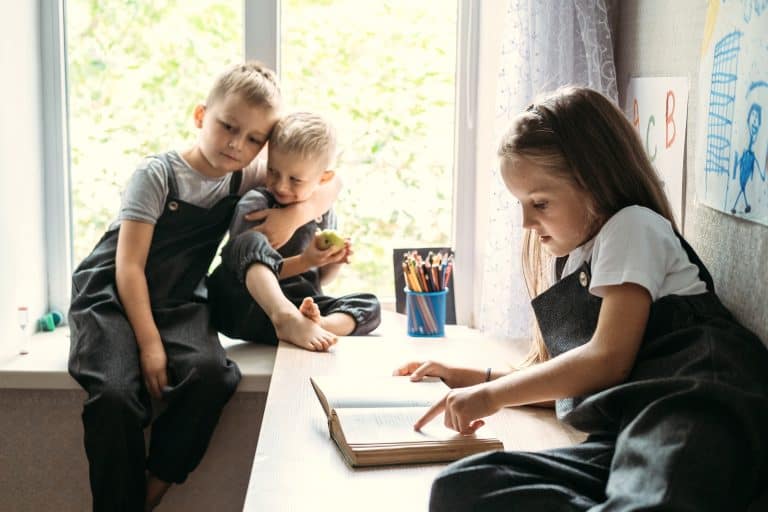 Sobrecarga de extraescolares Sobrecarga de extraescolares: Ansiedad y estrés en niños y adolescentes