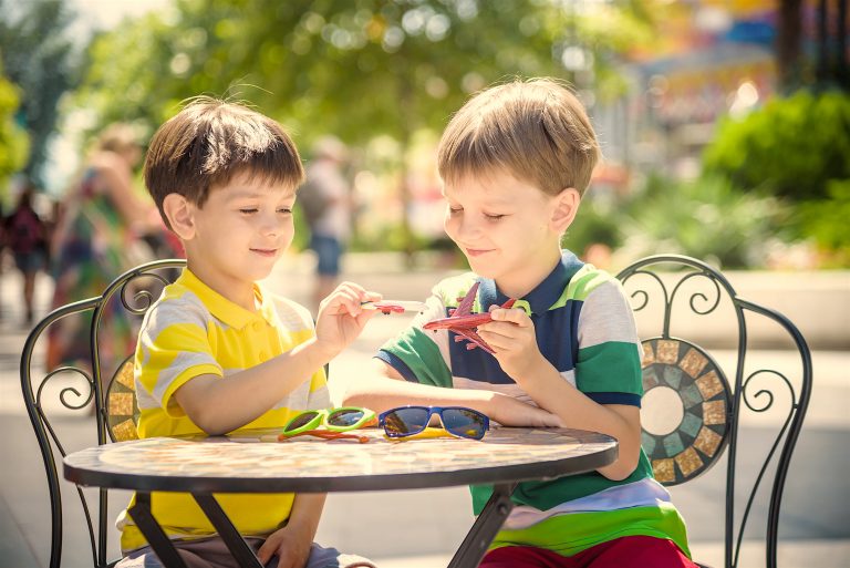 ¿Cómo juegan los niños en la primera infancia?