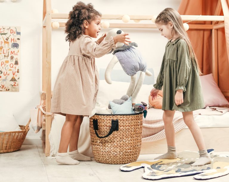 ¿Cómo juegan los niños en la primera infancia?