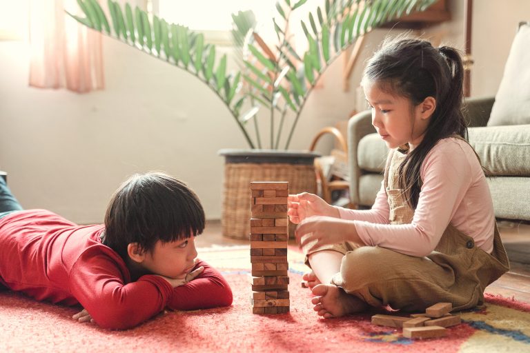 ¿Cómo juegan los niños en la primera infancia?