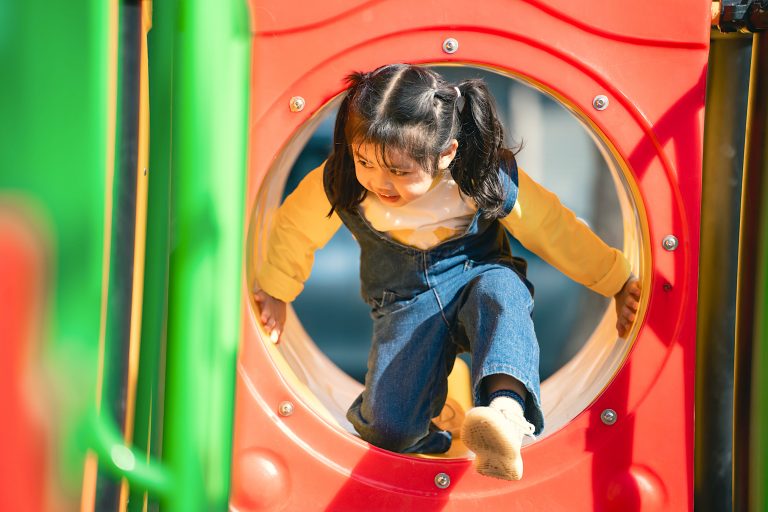 ¿Cómo juegan los niños en la primera infancia?