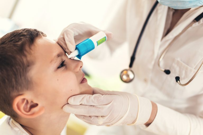 hijo tiene algo en el ojo A mi hijo le entrado algo en el ojo: Cuándo preocuparse