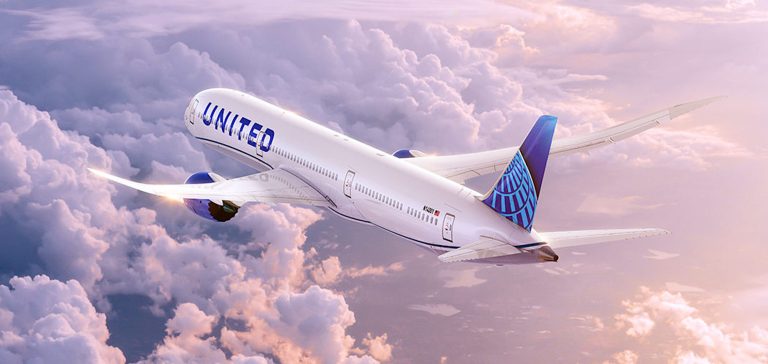 United deja de cobrar a padres por sentarse con sus hijos en avión