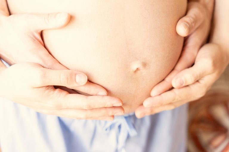 Guante inteligente detecta la posición fetal y evita parto peligroso