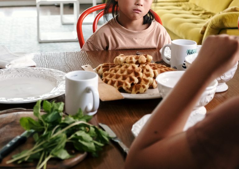 Una mala alimentación acorta la infancia de niños y niñas