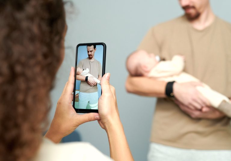 Fotos de menores: Francia quiere prohibir el sharenting