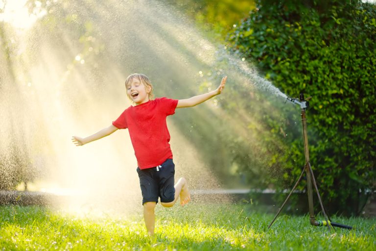 calor Los alumnos andaluces se irán a casa a las 12 si hace mucho calor