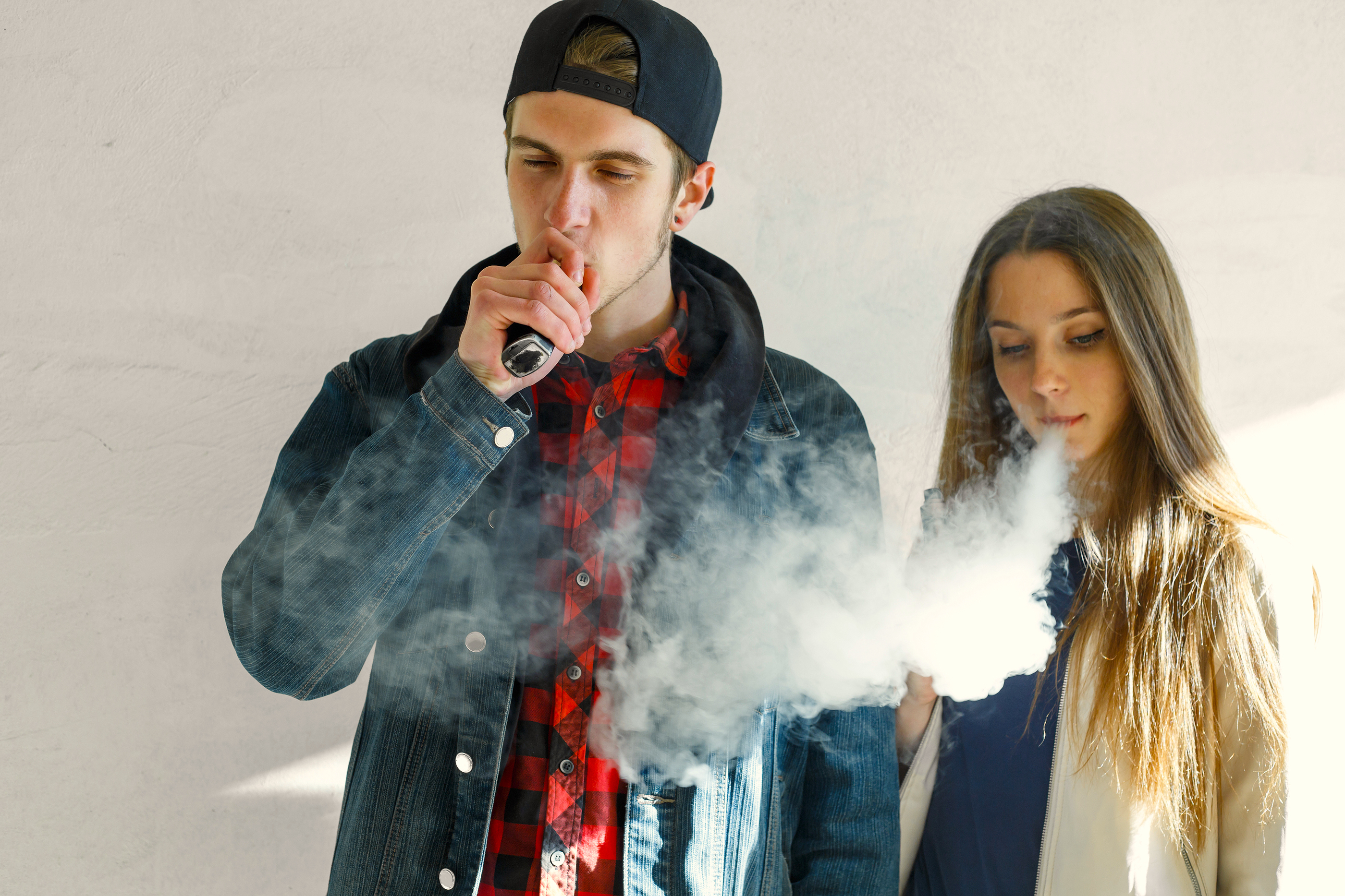 El CNT alerta de que el primer contacto con vapeadores y cigarrillos  electrnicos se produce a lo 11 aos o antes, en parte debido al mal  ejemplo de los 'influencers' - Criar