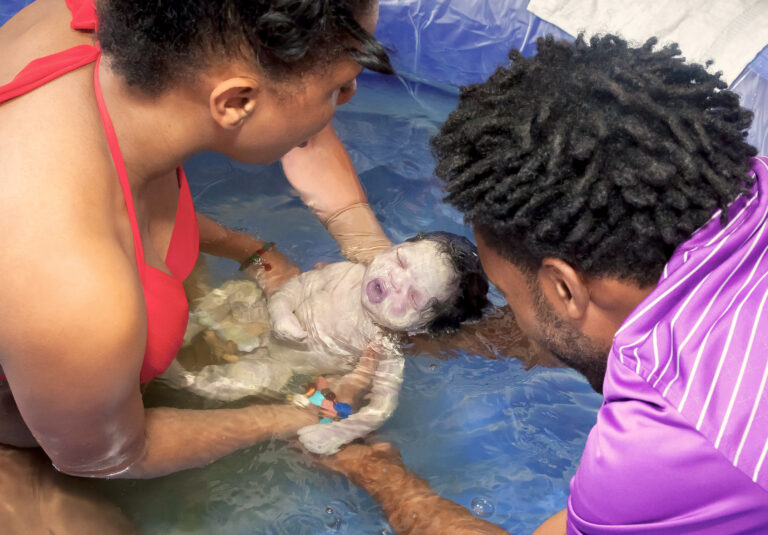 parto en el agua El parto en el agua mejora los resultados neonatales
