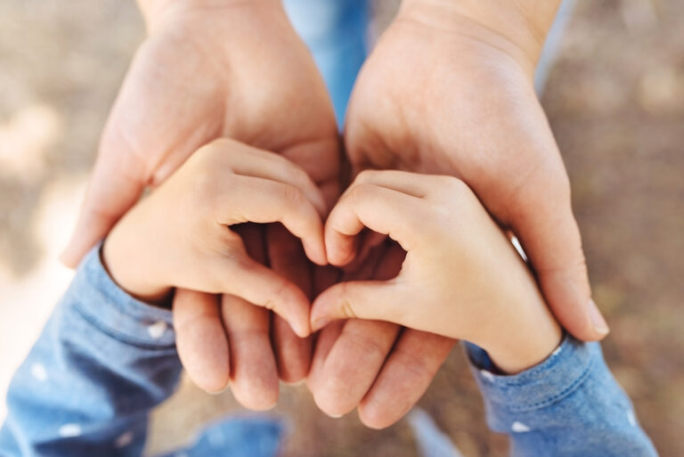 Nuevos permisos para familias por cuidado de hijos y familiares