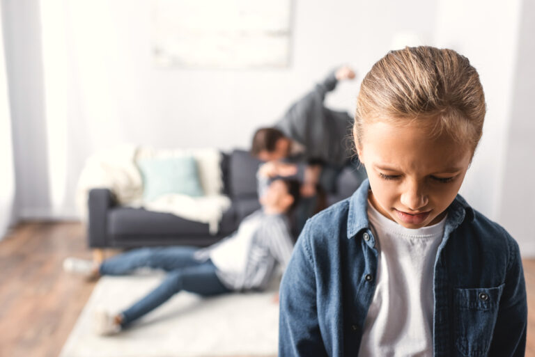 La violencia prolongada de la pareja pone en riesgo a los niños