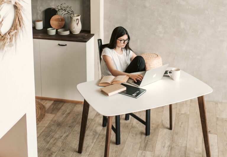 La terapia online reduce las autolesiones en adolescentes