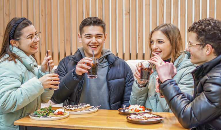 Tener 5 amigos potencia el cerebro adolescente