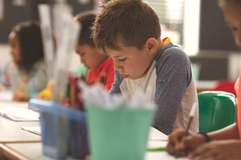 escritura a mano niños Escribir a mano mejora la memoria de los niños