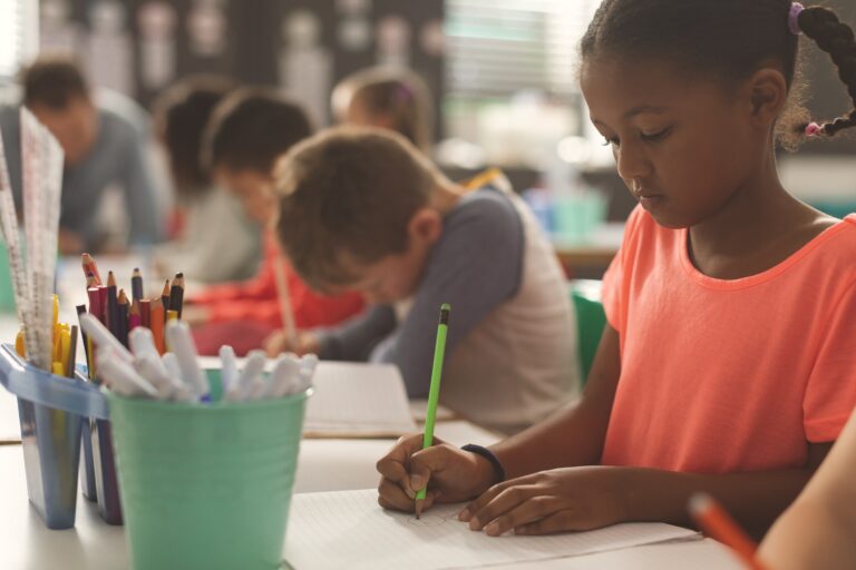 escritura a mano niños Escribir a mano mejora la memoria de los niños
