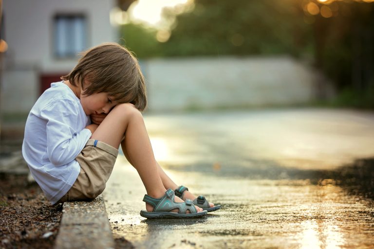 Los niños que escapan de la violencia familiar son más vulnerables al abuso de su pareja Los niños que escapan de la violencia familiar son más vulnerables al abuso de su pareja