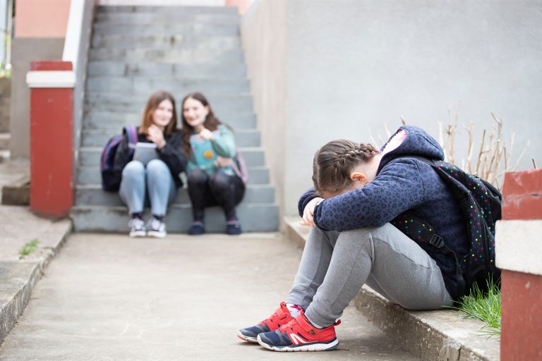Mi hijo se niega a ir a la escuela, ¿qué hago